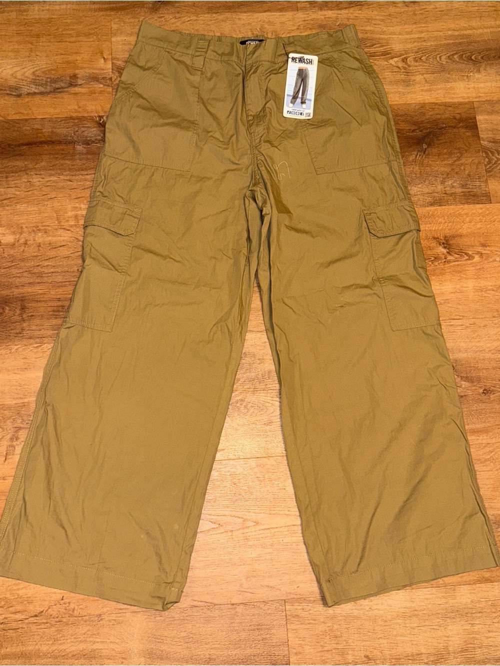 Rewash Wide-Leg Cargo Jeans in Olive